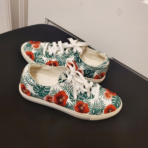 Kenneth Cole New York Floral Fashion Lace up Sneaker Shoes size 10 - Picture 1 of 11